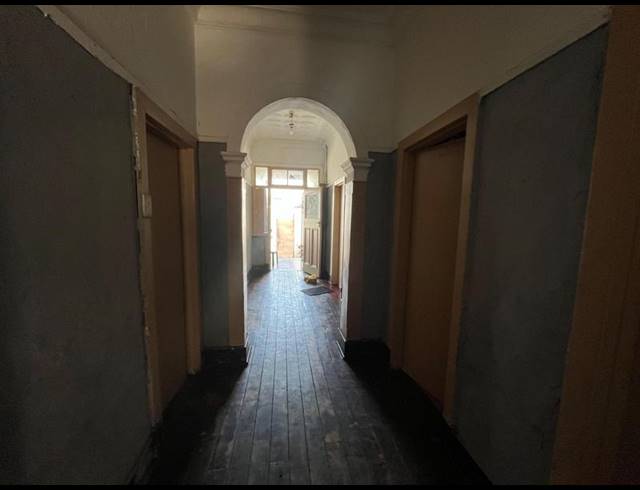 11 BEDROOM HOUSE FOR SALE IN KENSINGTON